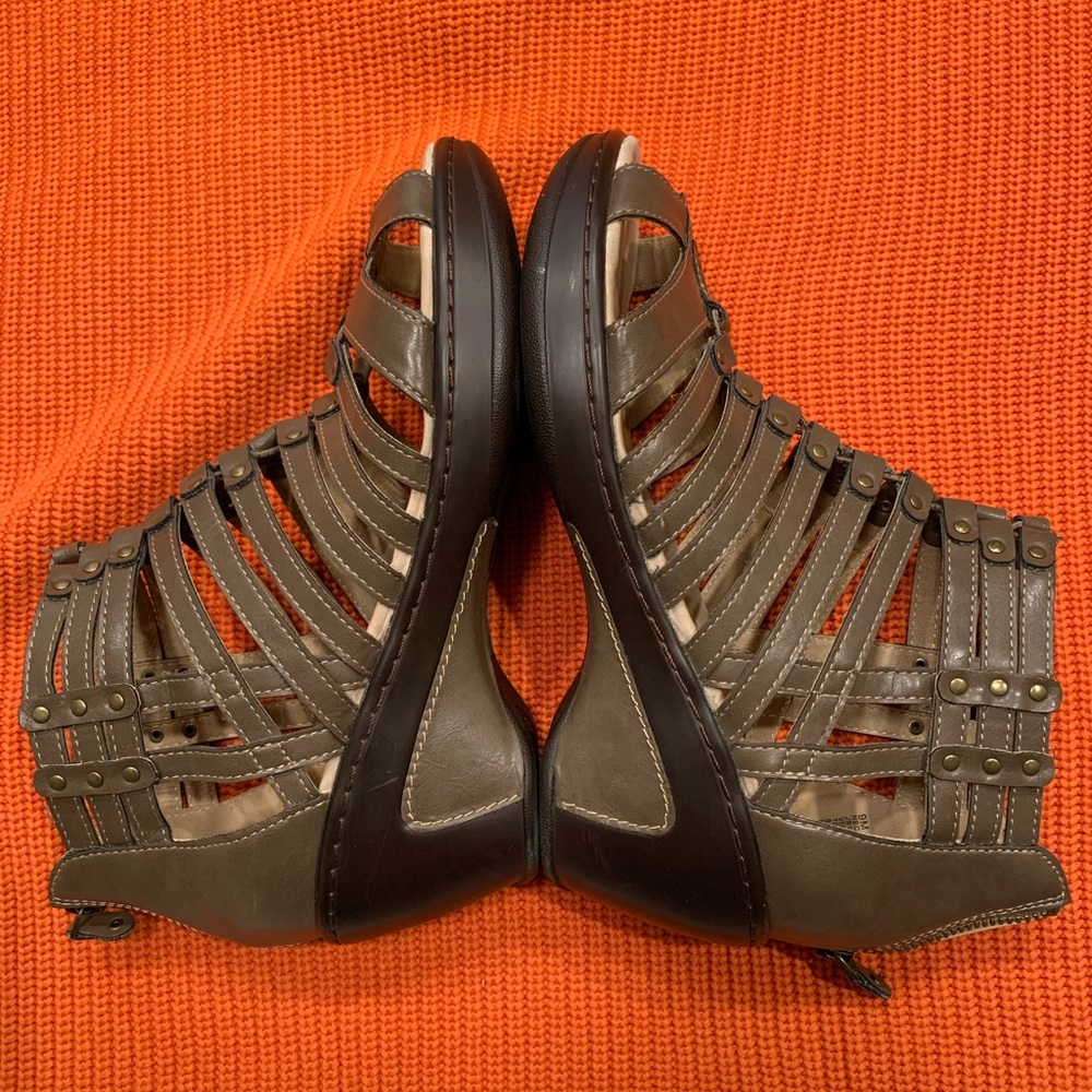 JBU women’s size 9 wedge sandal. Olive in color.